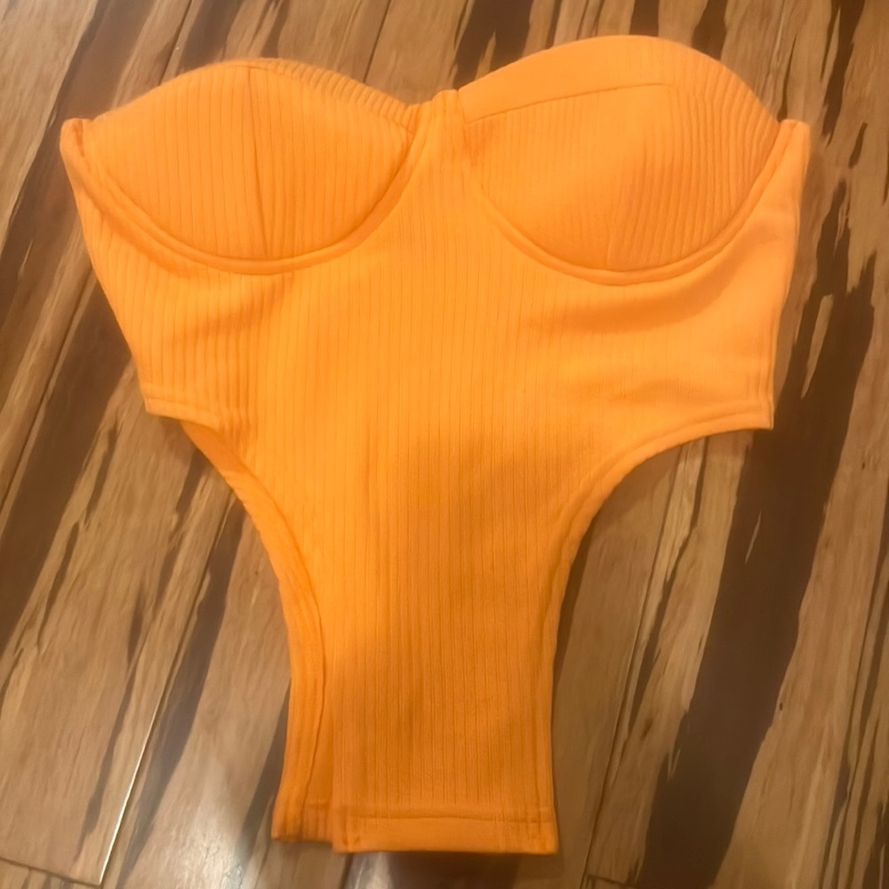 strapless top